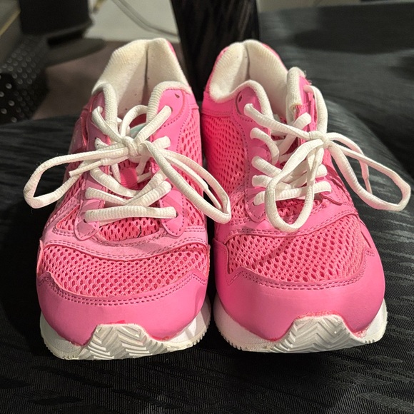 kangaROOS Shoes - kangaROOS Women's Pink Sneakers Size 9